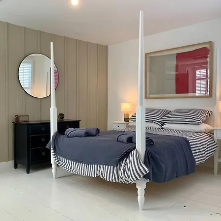 Luxurious Cottage In The Heart Of Falmouth Exterior photo