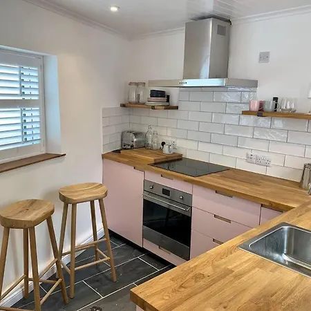 Luxurious Cottage In The Heart Of Falmouth Exterior photo