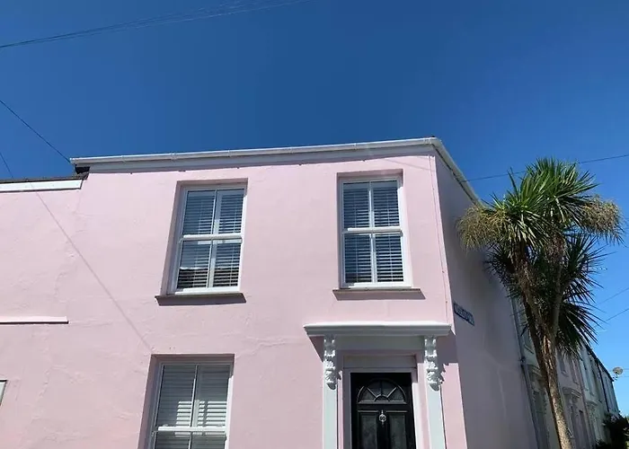 Luxurious Cottage In The Heart Of Falmouth